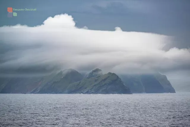 Die Shetlandinseln unter Wolken