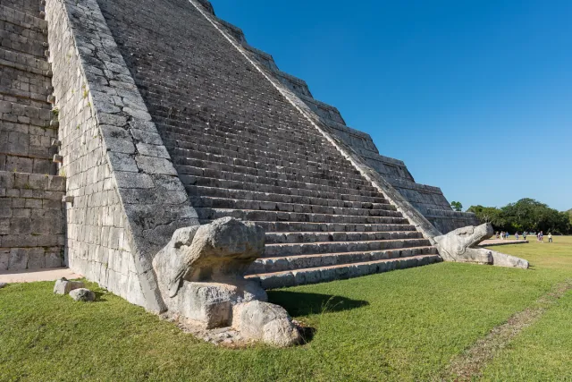 Quetzalcoatl oder Kukulkan, "Die gefiederte Schlange"