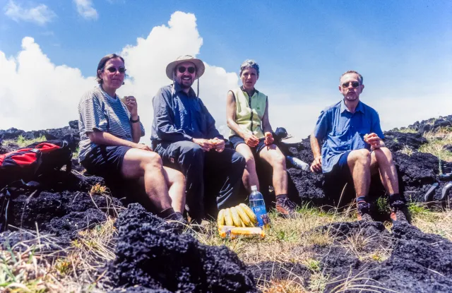 Karin, Jürgen, Renate, Jürgen - Pause auf der Osterinsel