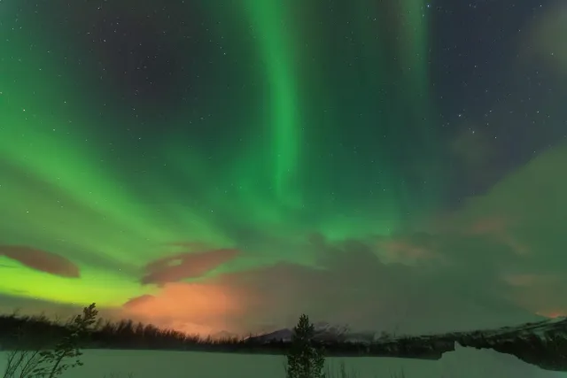 Polarlichter in den Lyngenfjorder Alpen am 70sten Breitengrad