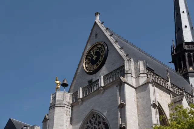 Opposite the town hall in Leuven stands the late Gothic Sint Pieterskirche with the altarpiece of the Last Supper by Dierick Bouts, a Flemish Primitive painter.