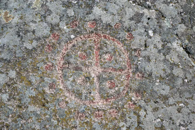 Wheel cross with bowl in Madsebakke